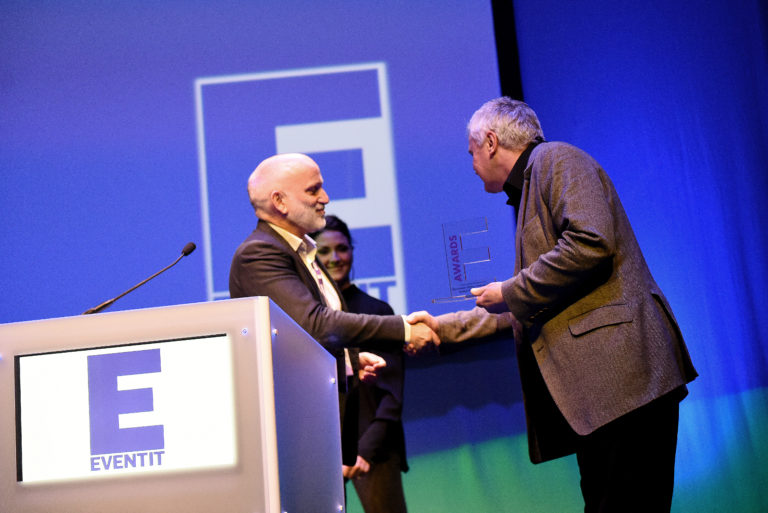 winner receiving award at 2017 e awards
